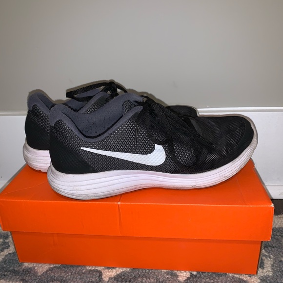 Nike Revolution 3 - Picture 3 of 5